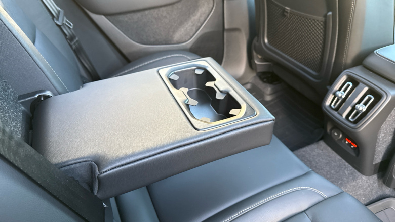 Volvo XC40 2.0 B4P Ultra Dark 5dr Auto Petrol Estate